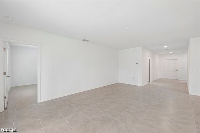 235 Lakeside Breeze WAY, Lehigh Acres, FL 33936