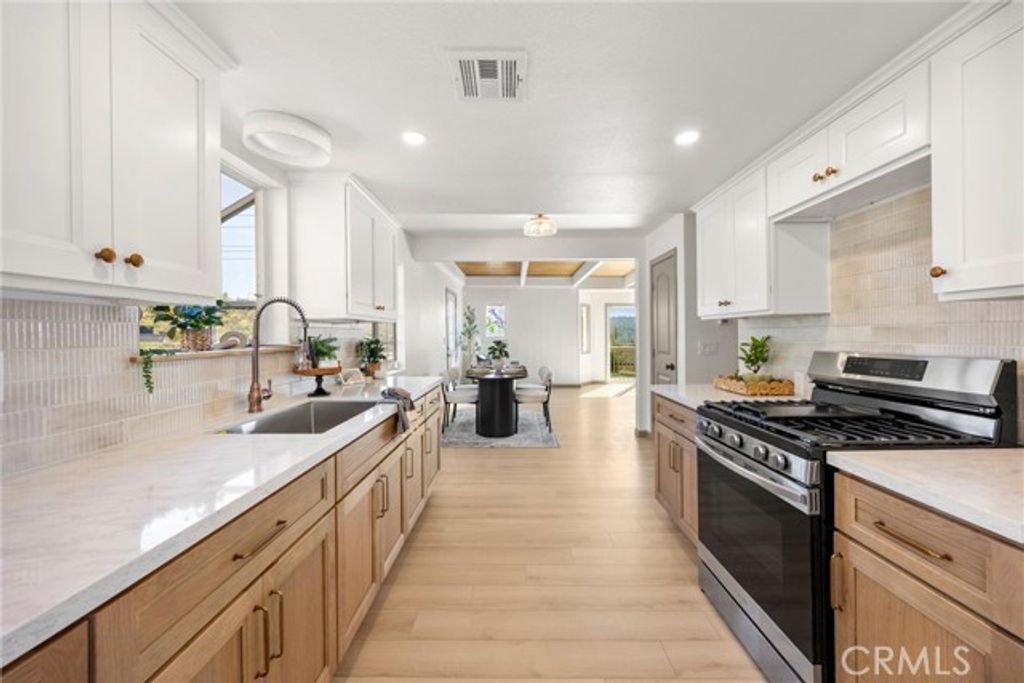 1113 N Grass Valley, Lake Arrowhead, CA 92352