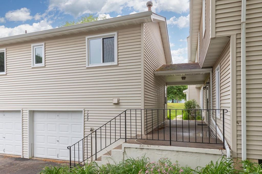 7440 Landau Curve, Bloomington, MN 55438 — photo 4