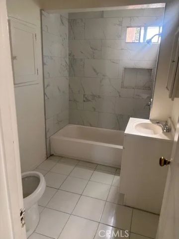 4213 8th, Los Angeles, CA 90008