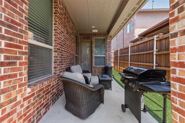 402 Ridgewood Drive, Lewisville, TX 75067