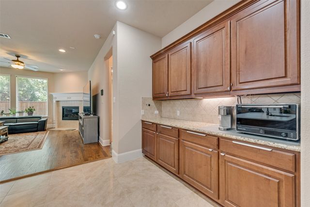 402 Ridgewood Drive, Lewisville, TX 75067