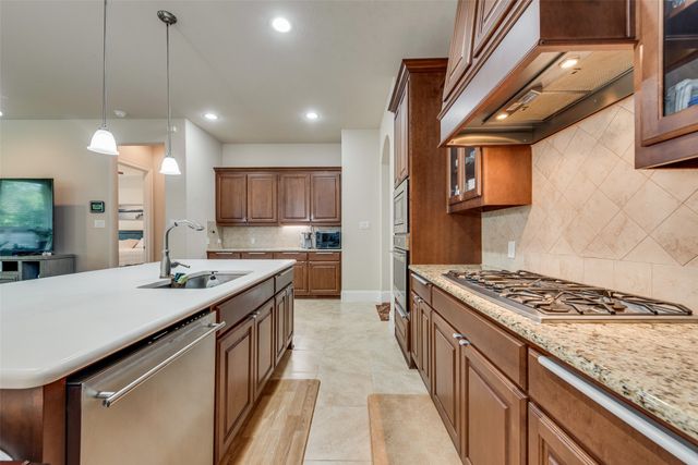 402 Ridgewood Drive, Lewisville, TX 75067