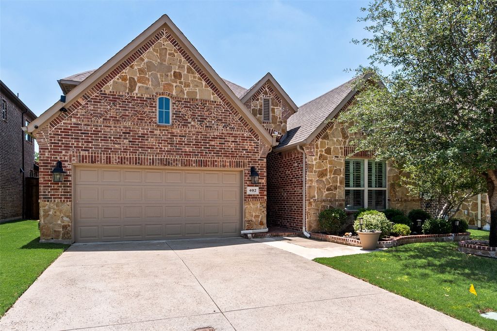 402 Ridgewood Drive, Lewisville, TX 75067