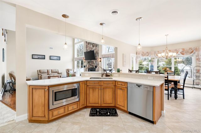 5 Beaver Pond Court, Stony Point, NY 10980