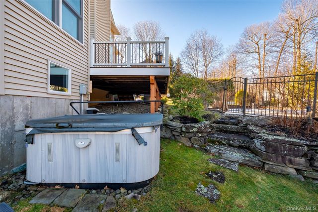 5 Beaver Pond Court, Stony Point, NY 10980