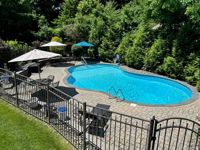 5 Beaver Pond Court, Stony Point, NY 10980