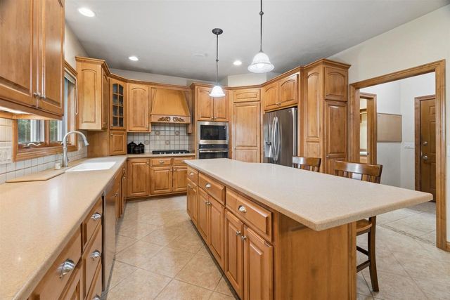 2917 E FALLCREEK LANE, Appleton, WI 54913