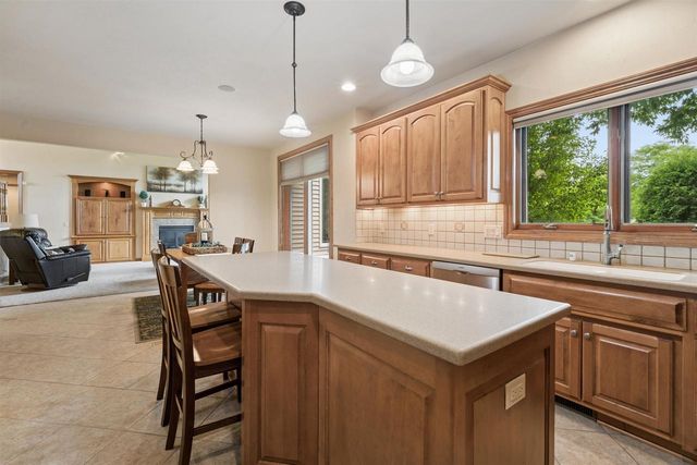2917 E FALLCREEK LANE, Appleton, WI 54913