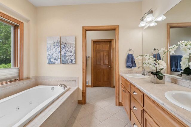 2917 E FALLCREEK LANE, Appleton, WI 54913