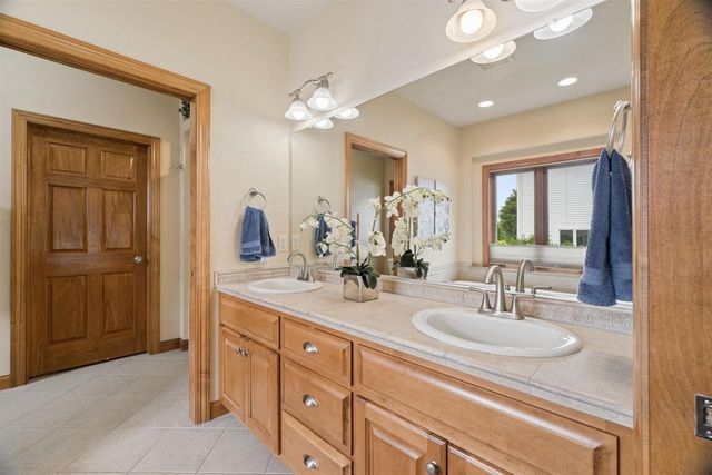 2917 E FALLCREEK LANE, Appleton, WI 54913