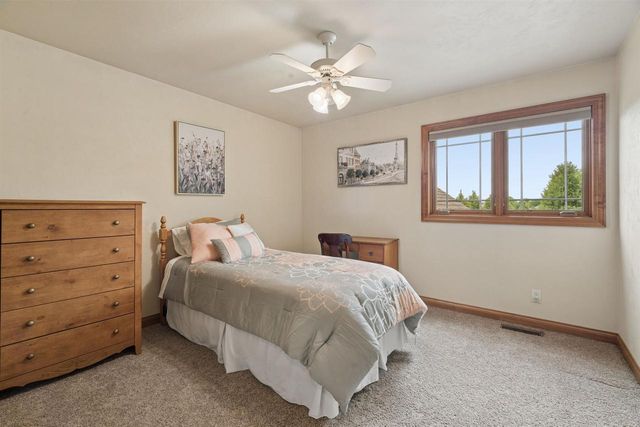 2917 E FALLCREEK LANE, Appleton, WI 54913