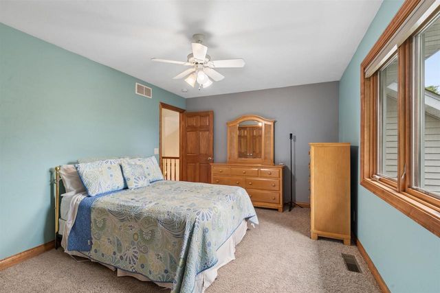 2917 E FALLCREEK LANE, Appleton, WI 54913