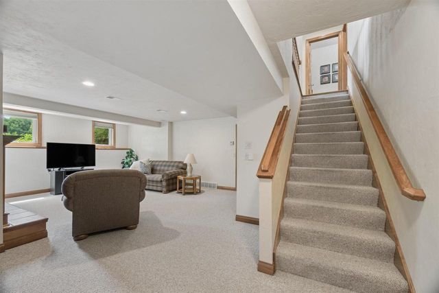 2917 E FALLCREEK LANE, Appleton, WI 54913