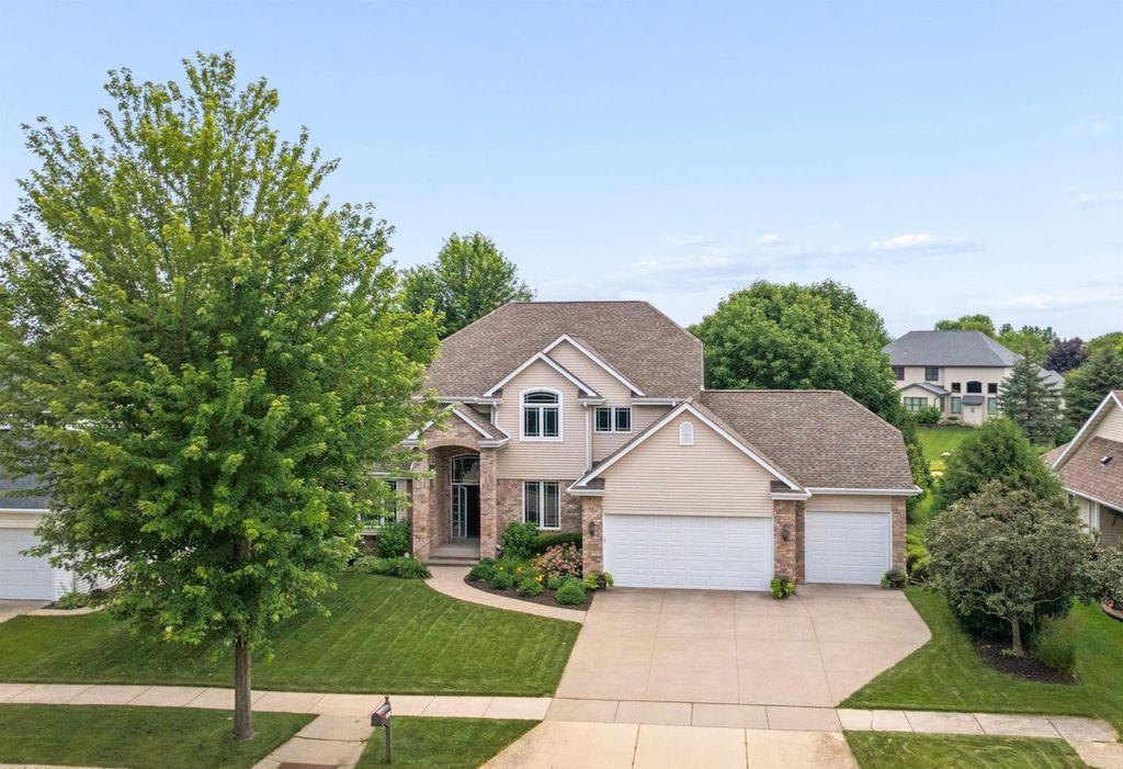 2917 E FALLCREEK LANE, Appleton, WI 54913