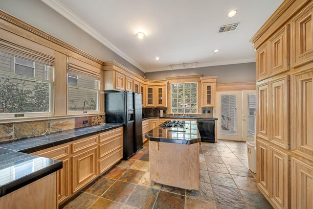2009 Arlington Street, Houston, TX 77008