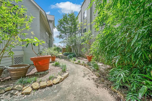 2009 Arlington Street, Houston, TX 77008