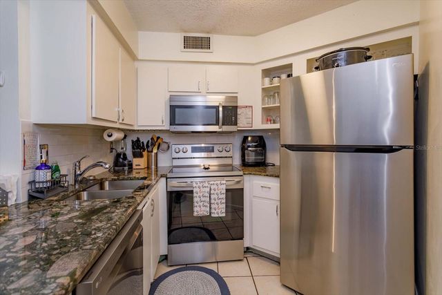 3676 SOUTHPOINTE DRIVE U2, Orlando, FL 32822
