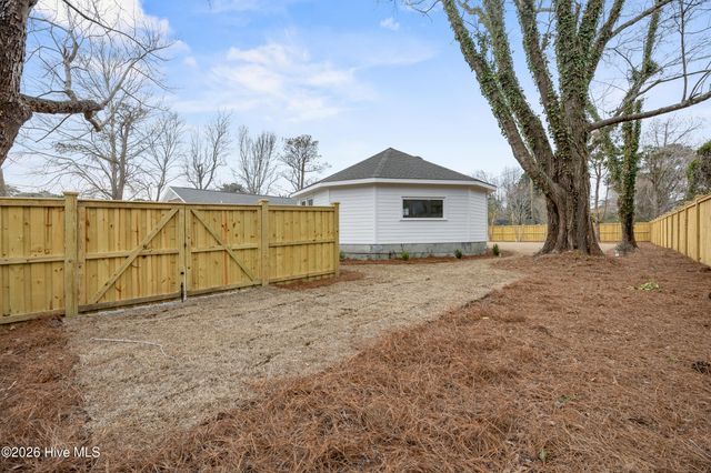 355 Sabra Drive, Wilmington, NC 28405