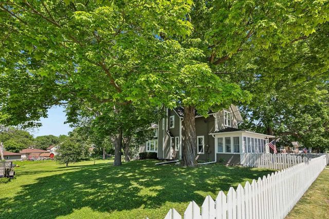 676 Summit Avenue, Oconomowoc, WI 53066