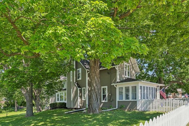 676 Summit Avenue, Oconomowoc, WI 53066