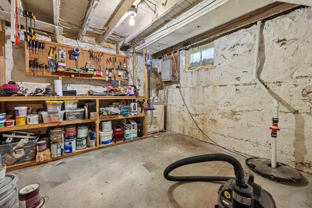 676 Summit Avenue, Oconomowoc, WI 53066