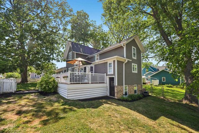 676 Summit Avenue, Oconomowoc, WI 53066