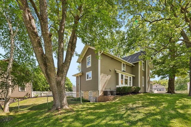 676 Summit Avenue, Oconomowoc, WI 53066