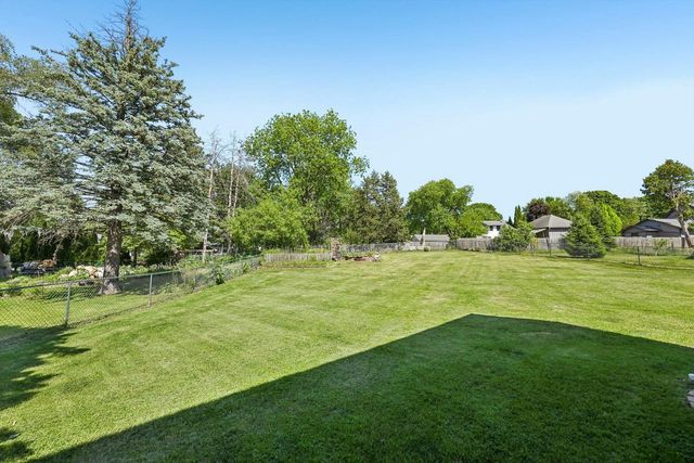 676 Summit Avenue, Oconomowoc, WI 53066