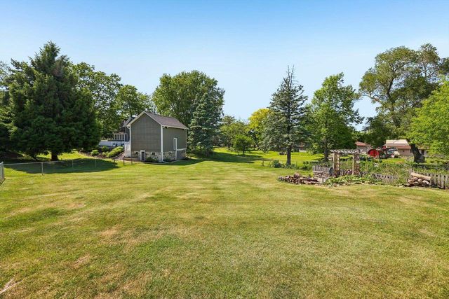 676 Summit Avenue, Oconomowoc, WI 53066