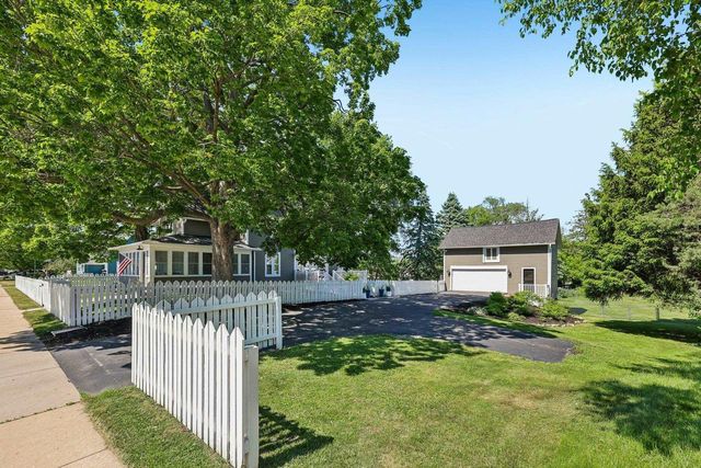 676 Summit Avenue, Oconomowoc, WI 53066