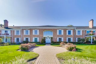 124 Carriage Way Drive 212-B, Burr Ridge, IL 60527