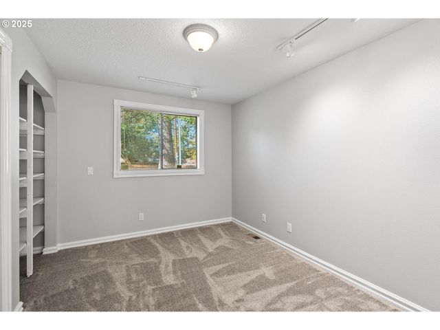 994 Nw WALLULA Ave, Gresham, OR 97030