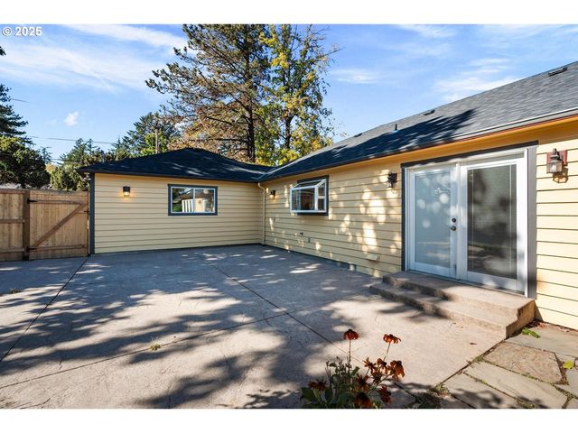 994 Nw WALLULA Ave, Gresham, OR 97030