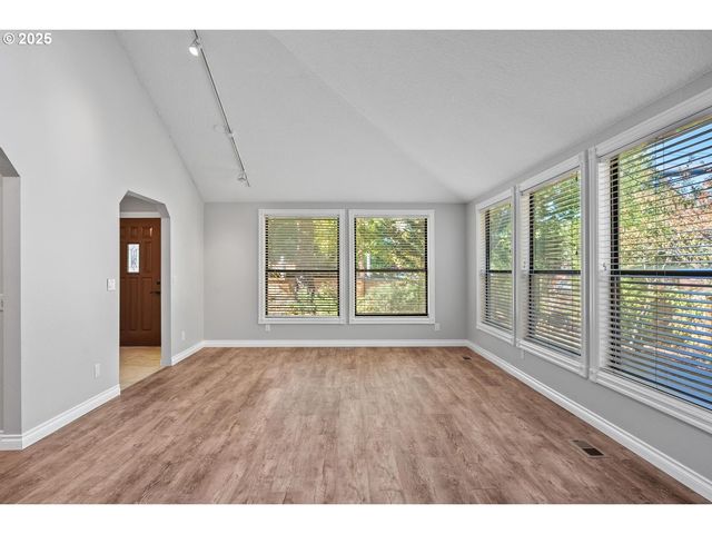 994 Nw WALLULA Ave, Gresham, OR 97030