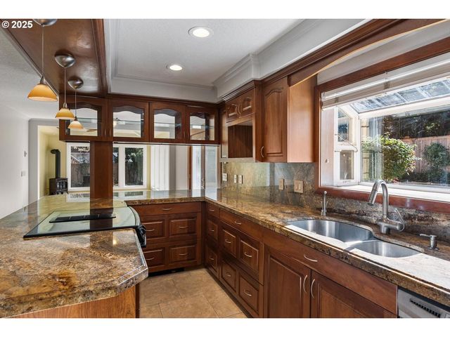 994 Nw WALLULA Ave, Gresham, OR 97030