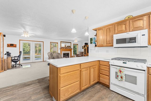 4605 E Greenbluff Rd, Colbert, WA 99005