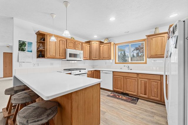 4605 E Greenbluff Rd, Colbert, WA 99005