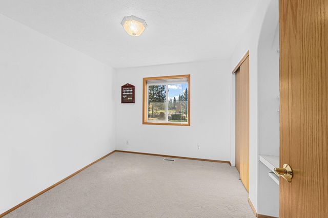 4605 E Greenbluff Rd, Colbert, WA 99005