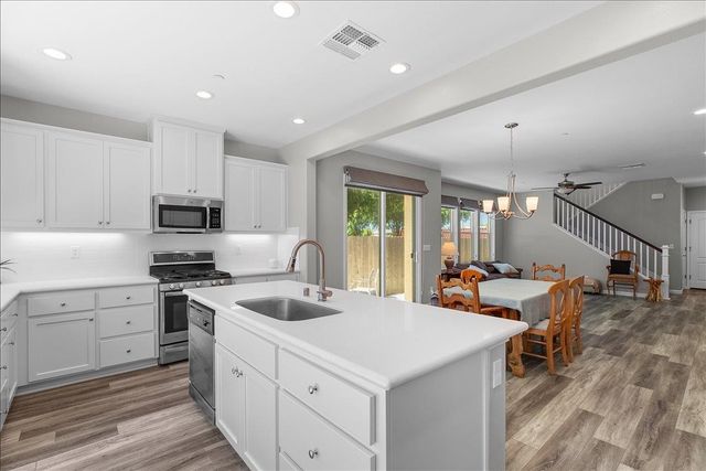 2237 Province Pl, Hughson, CA 95326