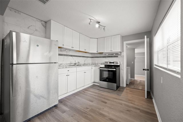 605 S DISSTON AVENUE, Tarpon Springs, FL 34689