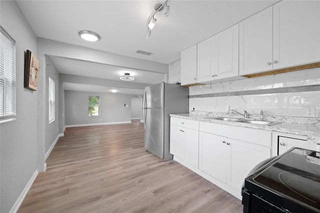 605 S DISSTON AVENUE, Tarpon Springs, FL 34689