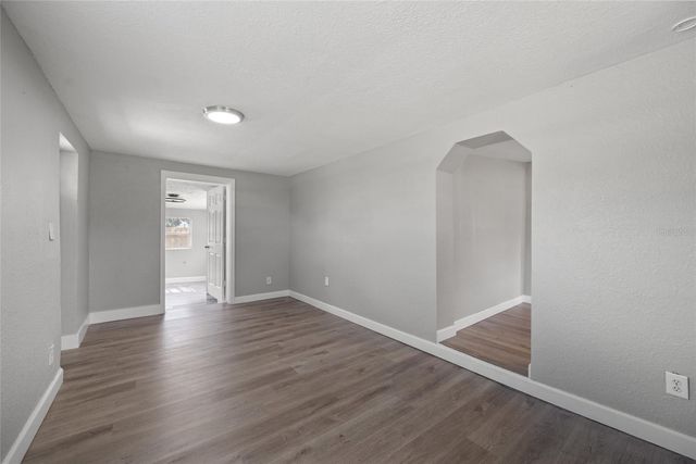 605 S DISSTON AVENUE, Tarpon Springs, FL 34689