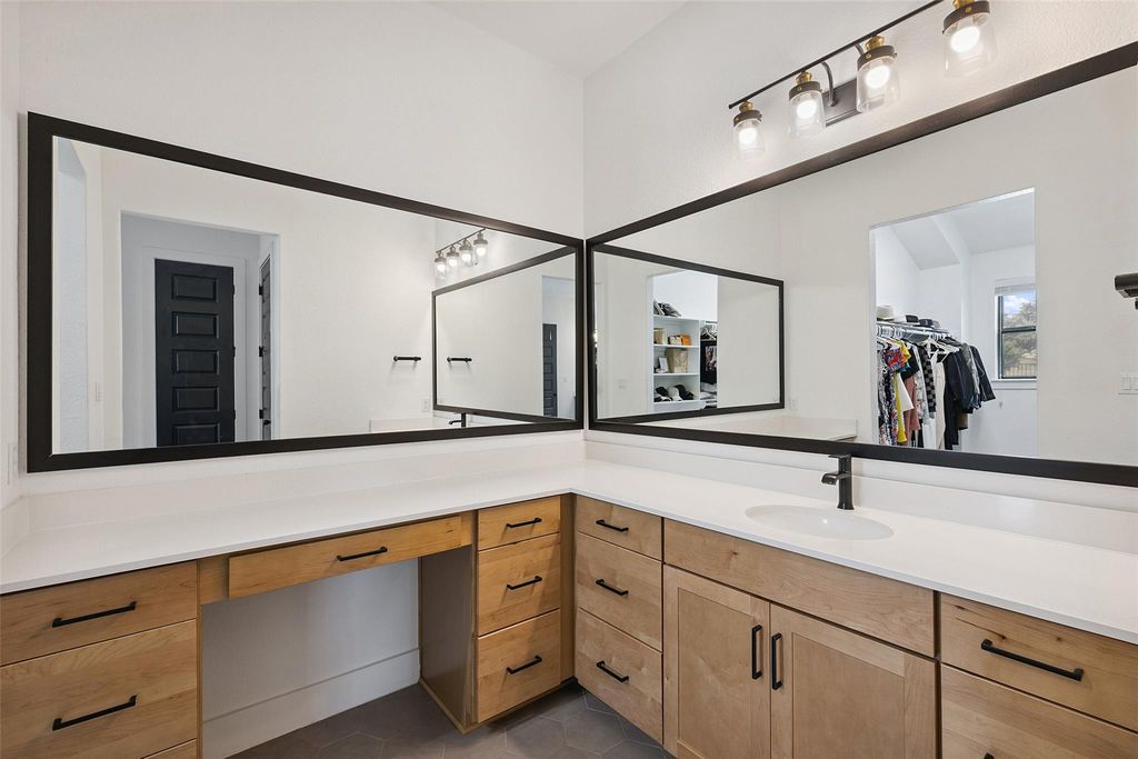132 Mataro CV, Dripping Springs, TX 78620