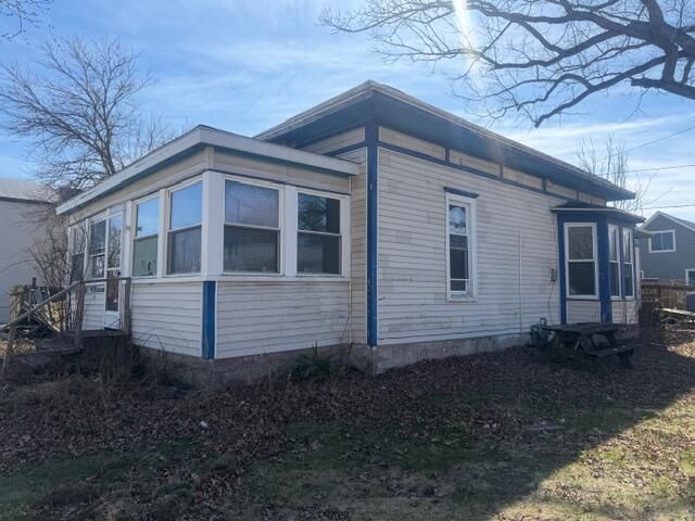 81 S Gibbs Street, White Cloud, MI 49349