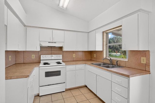 57 CAYMAN CIRCLE, Umatilla, FL 32784