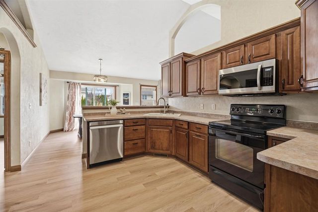 535 COONEN DRIVE, Combined Locks, WI 54113