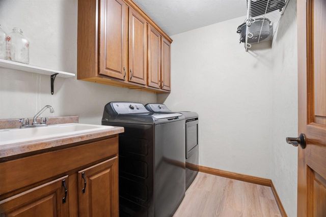 535 COONEN DRIVE, Combined Locks, WI 54113