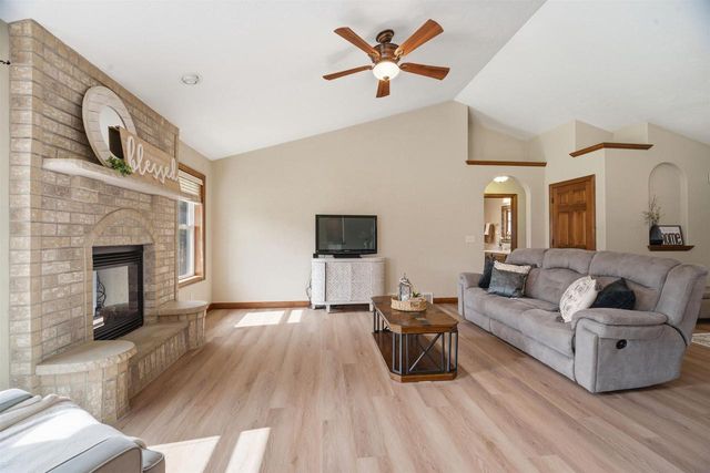 535 COONEN DRIVE, Combined Locks, WI 54113