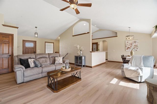 535 COONEN DRIVE, Combined Locks, WI 54113